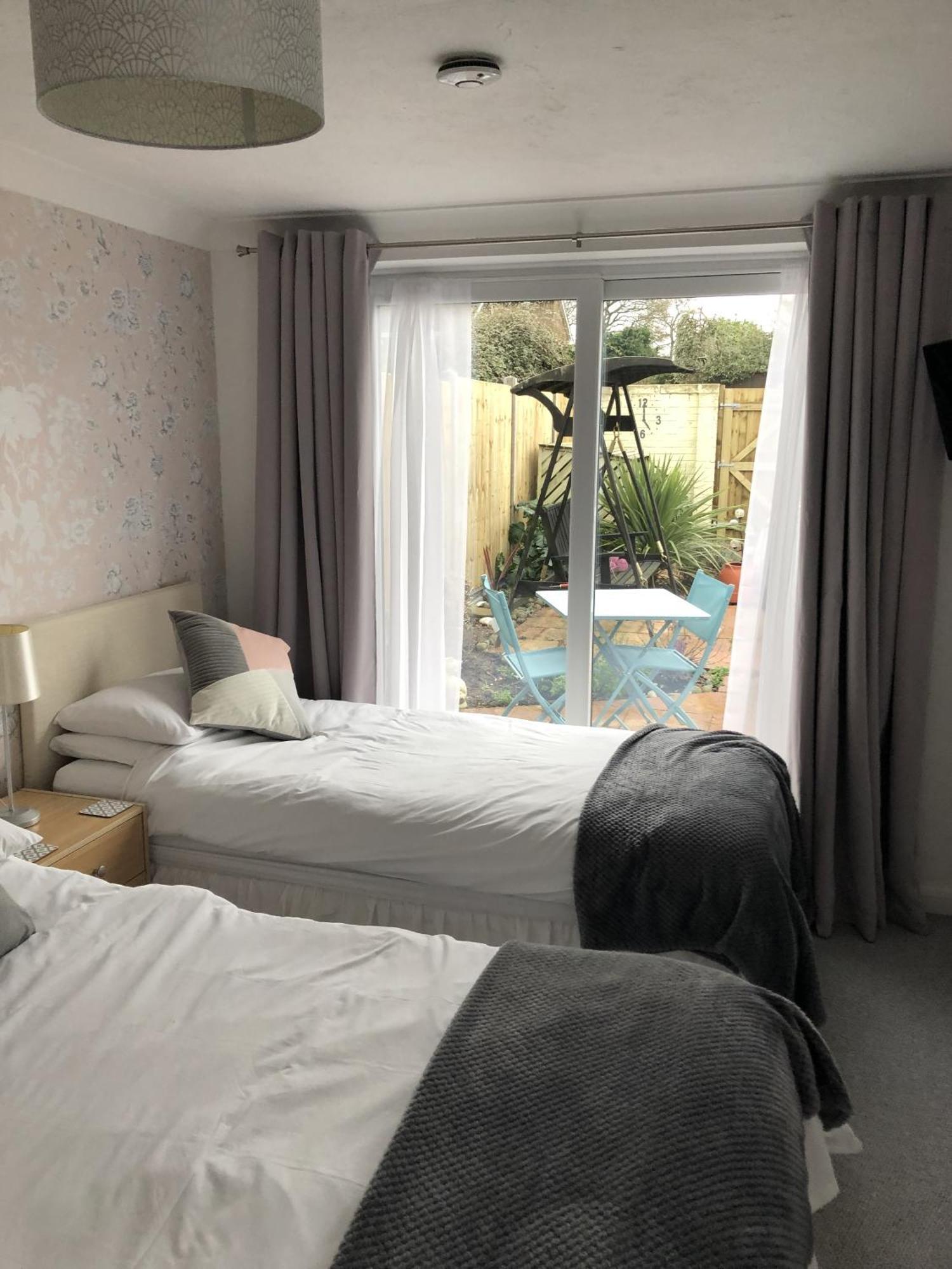 Basingstoke En Suite Room In Garden Annex Exterior photo
